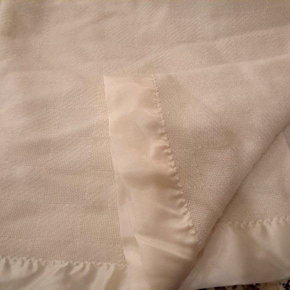 Vintage Faribault Faribo Wool acrylic Blanket Satin Trim Cream 92x86" full queen